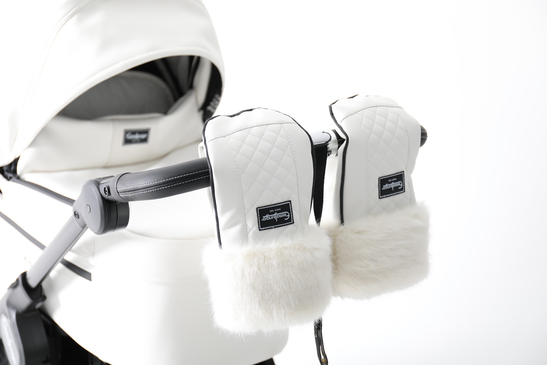 Emmaljunga vankrikindad White Leatherette